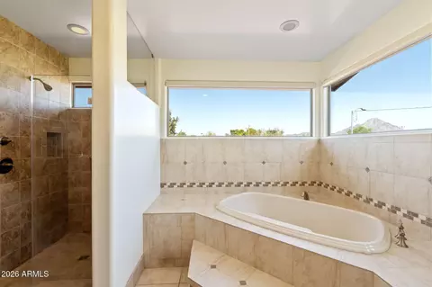 Bath - 1435 E Rancho Dr, Phoenix, AZ 85014 photo 9 of 10