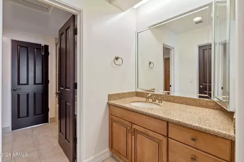 Bath - 1435 E Rancho Dr, Phoenix, AZ 85014 photo 3 of 10