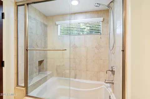 Bath - 1435 E Rancho Dr, Phoenix, AZ 85014 photo 2 of 10