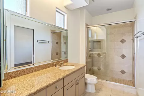 Bath - 1435 E Rancho Dr, Phoenix, AZ 85014 photo 5 of 10