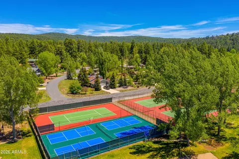 290 N Lodge Dr, Munds Park, AZ 86017