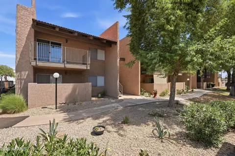 Exterior - 5525 E Thomas Rd UNIT G7, Phoenix, AZ 85018 photo 1 of 4