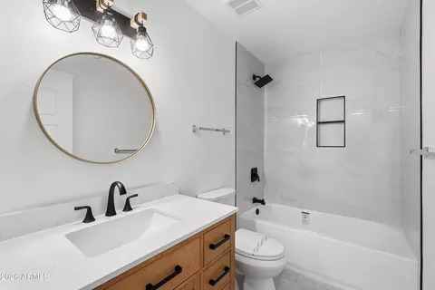 Bath - 5525 E Thomas Rd UNIT G7, Phoenix, AZ 85018 photo 1 of 2