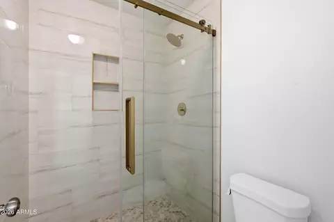 Bath - 5525 E Thomas Rd UNIT G7, Phoenix, AZ 85018 photo 2 of 2