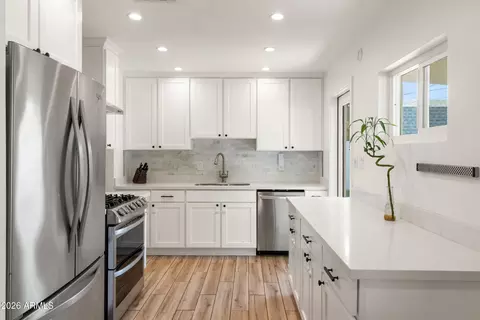 Kitchen - 2534 E Meadowbrook Ave, Phoenix, AZ 85016 photo 1 of 6