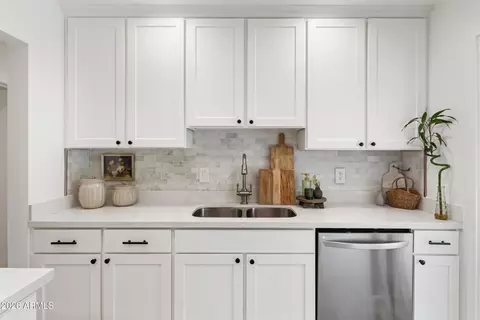 Kitchen - 2534 E Meadowbrook Ave, Phoenix, AZ 85016 photo 2 of 4
