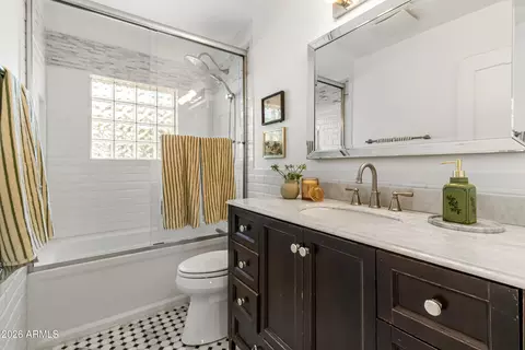Bath - 2534 E Meadowbrook Ave, Phoenix, AZ 85016 photo 2 of 2