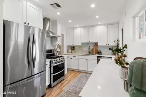Kitchen - 2534 E Meadowbrook Ave, Phoenix, AZ 85016 photo 3 of 4