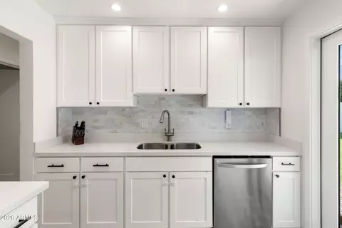Kitchen - 2534 E Meadowbrook Ave, Phoenix, AZ 85016 photo 2 of 6