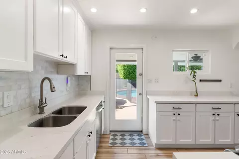 Kitchen - 2534 E Meadowbrook Ave, Phoenix, AZ 85016 photo 3 of 6