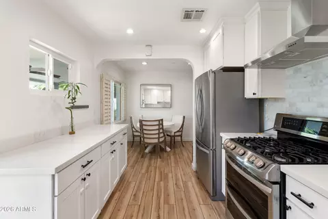 Kitchen - 2534 E Meadowbrook Ave, Phoenix, AZ 85016 photo 5 of 6