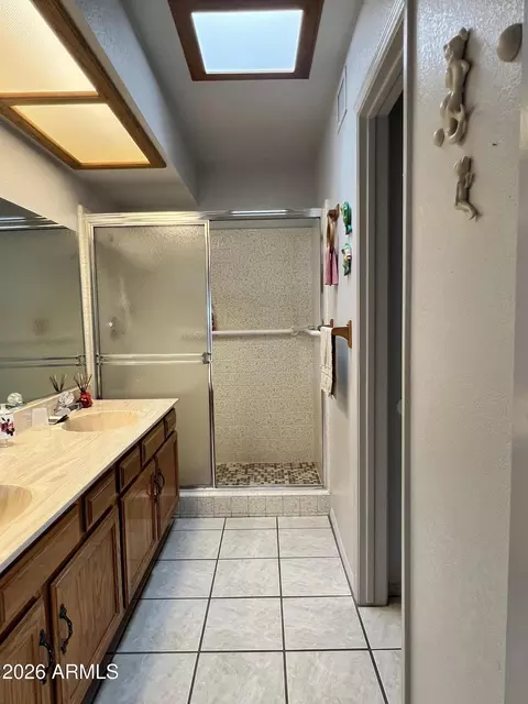 Bath - 3081 E Cannon Dr, Phoenix, AZ 85028 photo 2 of 2