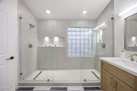 Bath - 6629 E Fairbrook Cir, Mesa, AZ 85205 photo 2 of 3