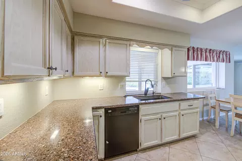 Kitchen - 8250 E Naranja Ave, Mesa, AZ 85209 photo 3 of 6