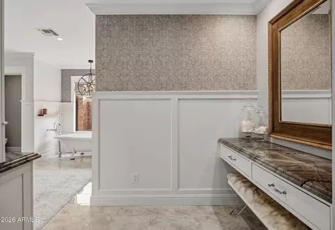 Bath - 334 E Glenn Dr, Phoenix, AZ 85020 photo 5 of 10