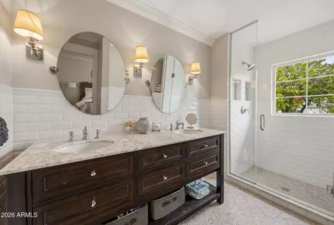 Bath - 334 E Glenn Dr, Phoenix, AZ 85020 photo 7 of 10