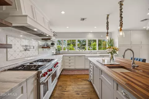 Kitchen - 334 E Glenn Dr, Phoenix, AZ 85020 photo 1 of 8