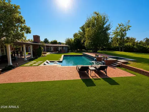 Exterior - 334 E Glenn Dr, Phoenix, AZ 85020 photo 11 of 30
