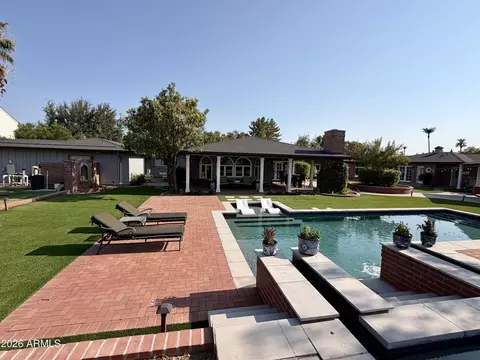 Exterior - 334 E Glenn Dr, Phoenix, AZ 85020 photo 9 of 30