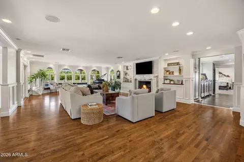Living - 334 E Glenn Dr, Phoenix, AZ 85020 photo 5 of 5