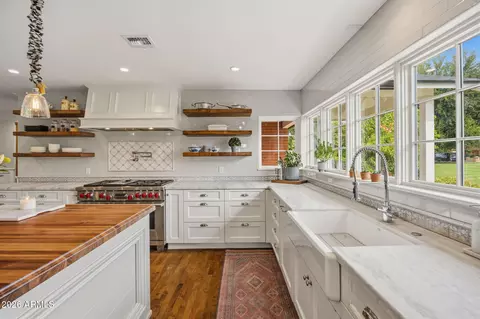 Kitchen - 334 E Glenn Dr, Phoenix, AZ 85020 photo 3 of 8