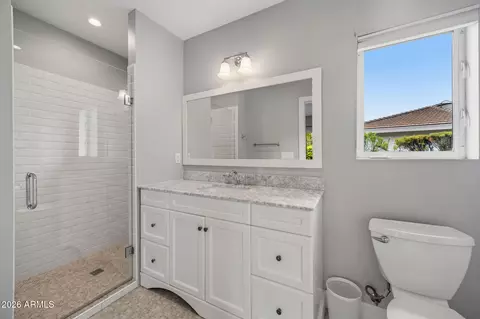 Bath - 334 E Glenn Dr, Phoenix, AZ 85020 photo 9 of 10