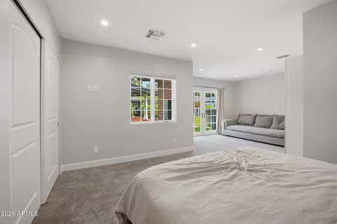 Bedroom - 334 E Glenn Dr, Phoenix, AZ 85020 photo 6 of 6
