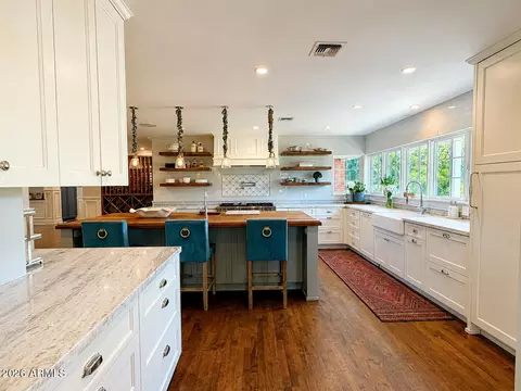 Kitchen - 334 E Glenn Dr, Phoenix, AZ 85020 photo 4 of 8