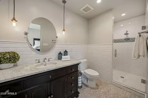 Bath - 334 E Glenn Dr, Phoenix, AZ 85020 photo 8 of 10