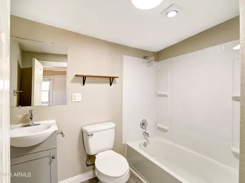 Bath - 830 S 15th Ave, Phoenix, AZ 85007 photo 1 of 3