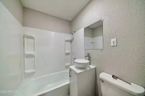 Bath - 830 S 15th Ave, Phoenix, AZ 85007 photo 2 of 3
