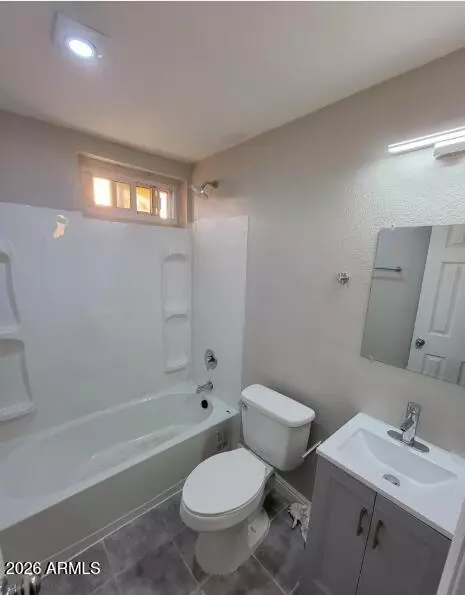 Bath - 830 S 15th Ave, Phoenix, AZ 85007 photo 3 of 3
