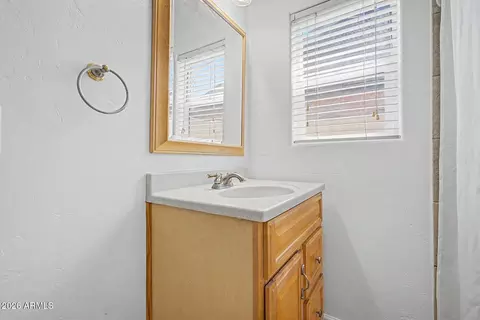 Bath - 1106 E Palm Ln, Phoenix, AZ 85006 photo 4 of 5