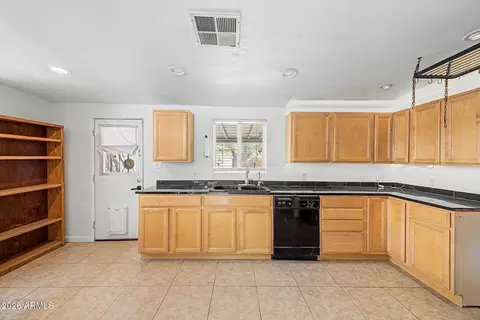 Kitchen - 1106 E Palm Ln, Phoenix, AZ 85006 photo 2 of 3
