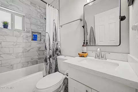 Bath - 1513 E Sheridan St, Phoenix, AZ 85006 photo 1 of 1