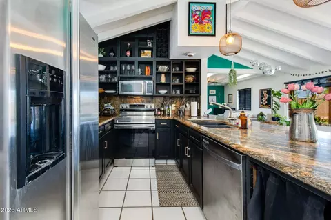 Kitchen - 825 E Piute Ave, Phoenix, AZ 85024 photo 5 of 7