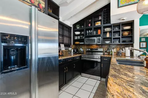 Kitchen - 825 E Piute Ave, Phoenix, AZ 85024 photo 3 of 7