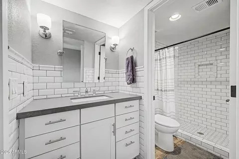 Bath - 815 E Grovers Ave #57, Phoenix, AZ 85022 photo 2 of 4