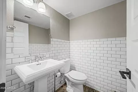 Bath - 815 E Grovers Ave #57, Phoenix, AZ 85022 photo 1 of 4
