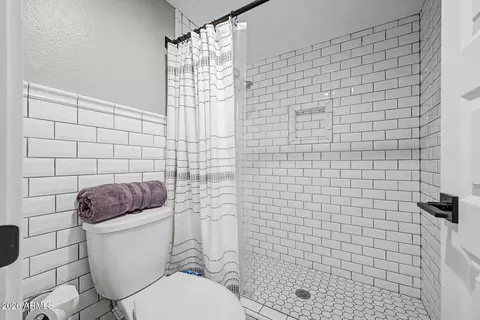 Bath - 815 E Grovers Ave #57, Phoenix, AZ 85022 photo 3 of 4
