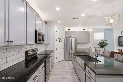 Kitchen - 3340 W Carter Rd, Phoenix, AZ 85041 photo 4 of 4