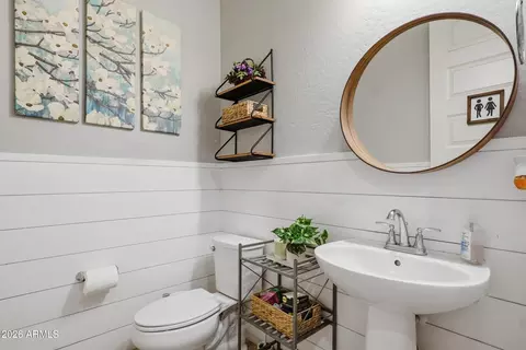 Bath - 3340 W Carter Rd, Phoenix, AZ 85041 photo 1 of 5