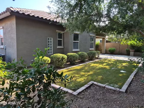 Exterior - 2543 E Penedes Dr, Gilbert, AZ 85298 photo 4 of 7