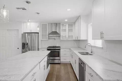 Kitchen - 5140 E Osborn Rd, Phoenix, AZ 85018 photo 3 of 3