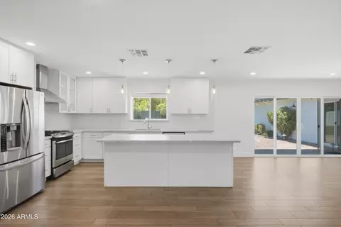 Kitchen - 5140 E Osborn Rd, Phoenix, AZ 85018 photo 2 of 3