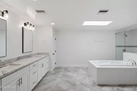 Bath - 5140 E Osborn Rd, Phoenix, AZ 85018 photo 1 of 7