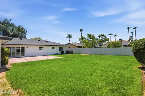 Exterior - 5140 E Osborn Rd, Phoenix, AZ 85018 photo 7 of 8