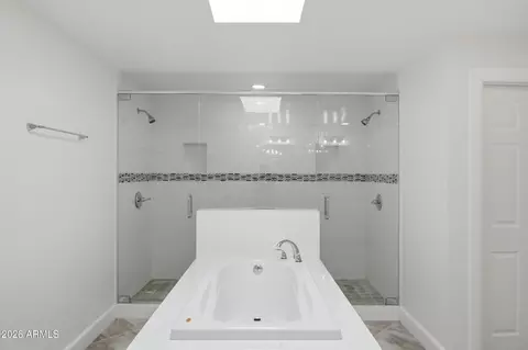 Bath - 5140 E Osborn Rd, Phoenix, AZ 85018 photo 3 of 7