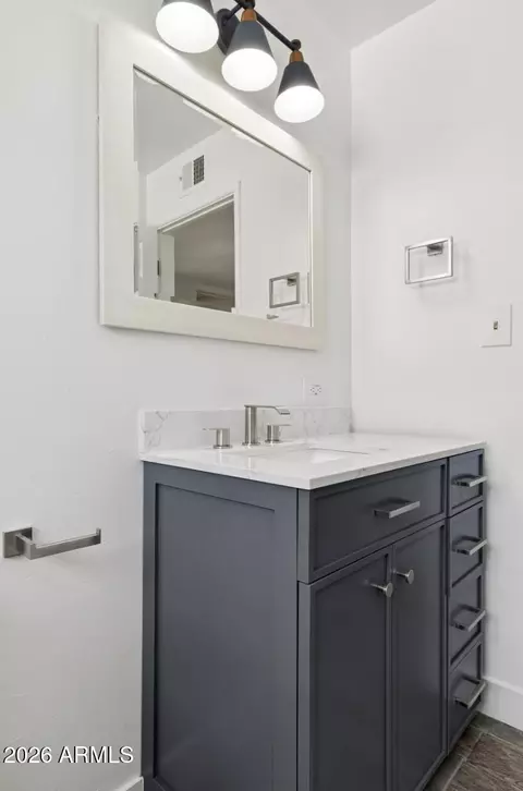 Bath - 8329 N 5th St, Phoenix, AZ 85020 photo 9 of 9