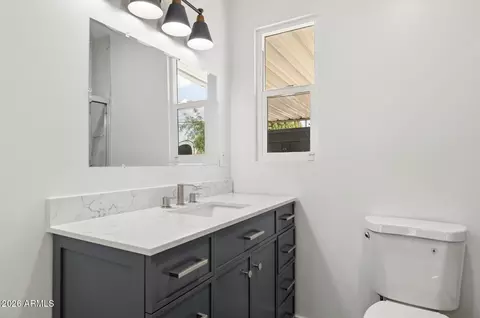 Bath - 8329 N 5th St, Phoenix, AZ 85020 photo 2 of 9